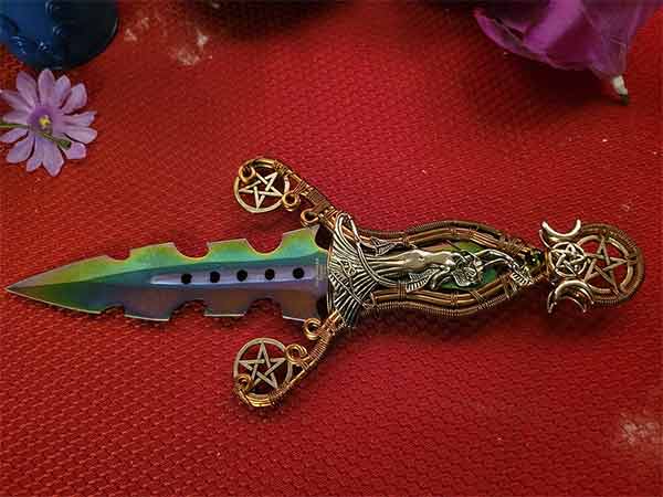 Foto de una Athame tomada de la página Spells