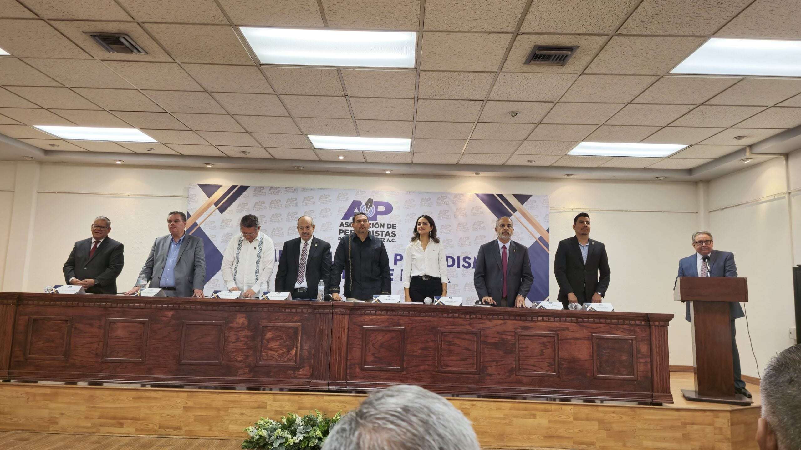 Miembros del presidium en la entrega de la 44a. edición del Premio Columna de Plata 2024.